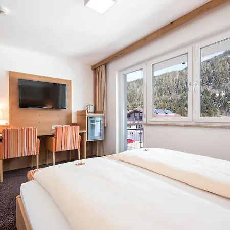 Отель Alpenwelt Superior 3*